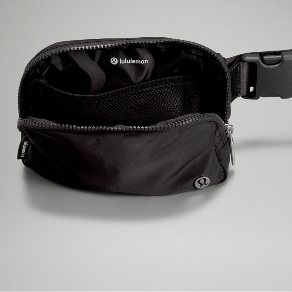 NWT Lululemon Everywhere Belt Bag *Wordmark - Picture 7 of 10
